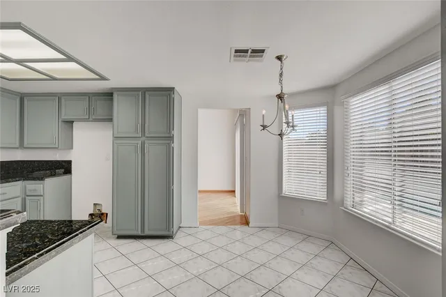 $2,600 | 9805 Cross Creek Way, Las Vegas, NV 89117