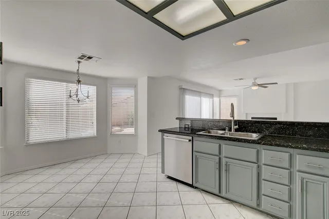 $2,600 | 9805 Cross Creek Way, Las Vegas, NV 89117