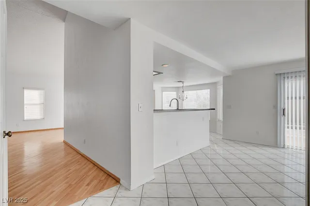 $2,600 | 9805 Cross Creek Way, Las Vegas, NV 89117