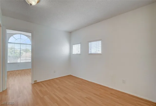 $2,600 | 9805 Cross Creek Way, Las Vegas, NV 89117