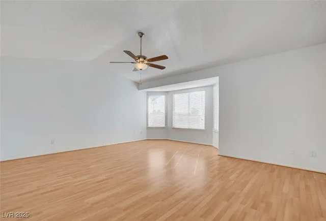 $2,600 | 9805 Cross Creek Way, Las Vegas, NV 89117