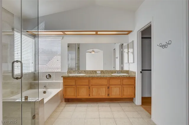 $2,600 | 9805 Cross Creek Way, Las Vegas, NV 89117