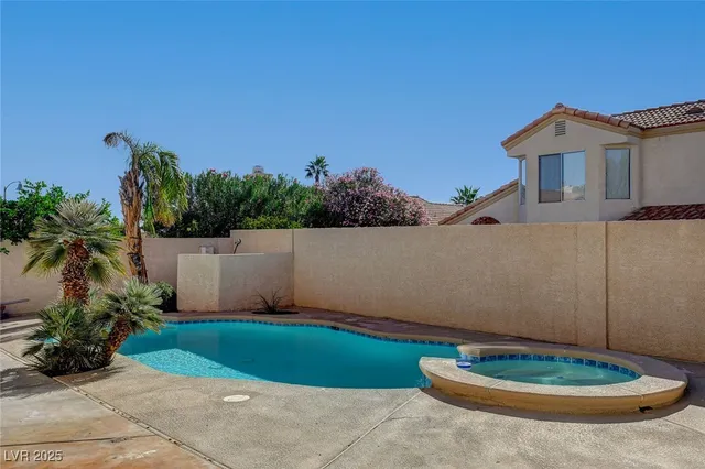 $2,600 | 9805 Cross Creek Way, Las Vegas, NV 89117