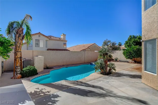 $2,600 | 9805 Cross Creek Way, Las Vegas, NV 89117