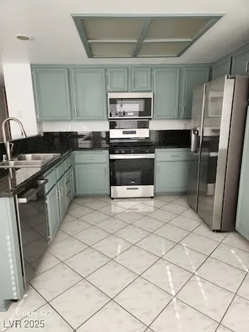 $2,600 | 9805 Cross Creek Way, Las Vegas, NV 89117