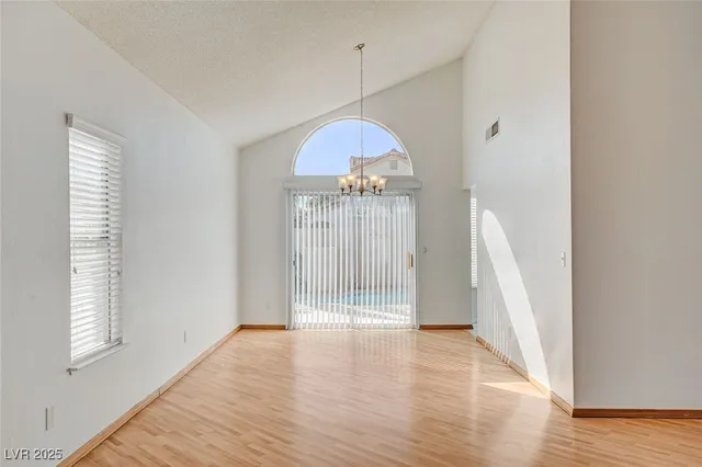 $2,600 | 9805 Cross Creek Way, Las Vegas, NV 89117