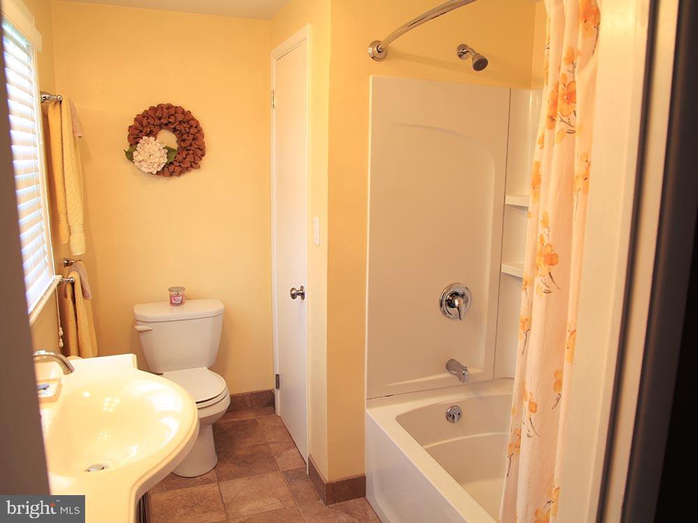 765 Hammond Road York, PA 17406 - Photo 20 of 21 Gallery Image 20