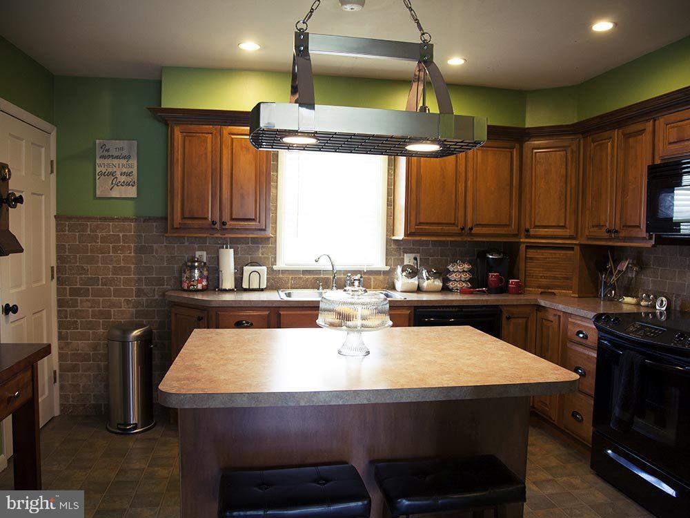 765 Hammond Road York, PA 17406 - Photo 8 of 21 Gallery Image 8