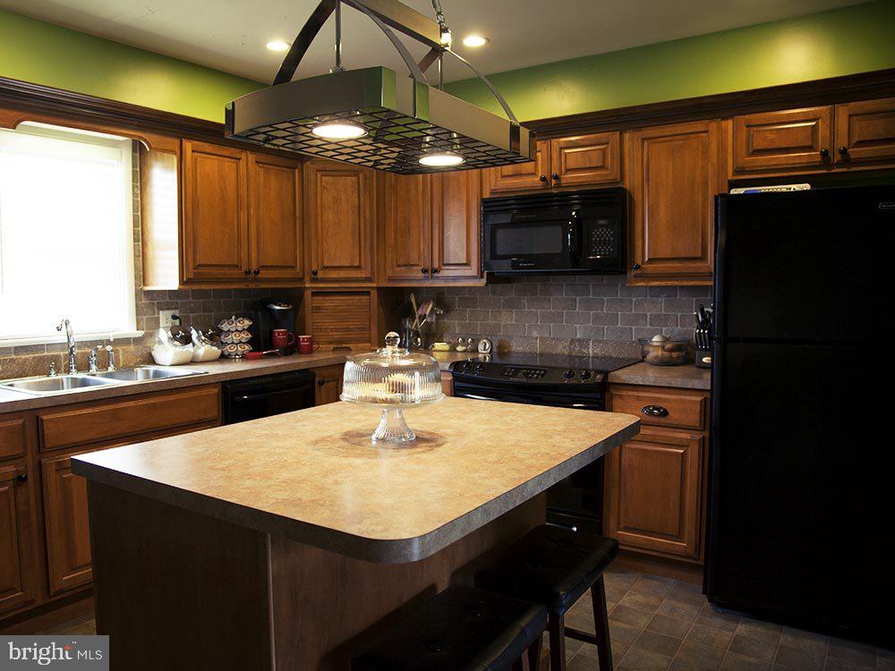 765 Hammond Road York, PA 17406 - Photo 9 of 21 Gallery Image 9