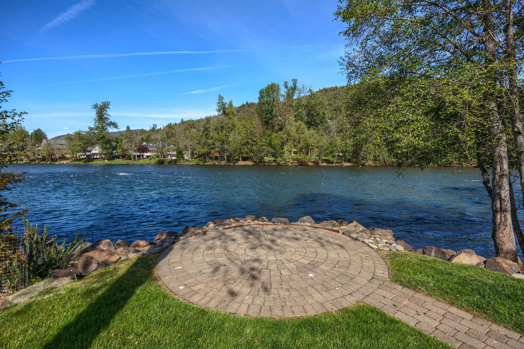 343 Rene Drive Shady Cove, OR 97539 - Photo 92 of 152 River