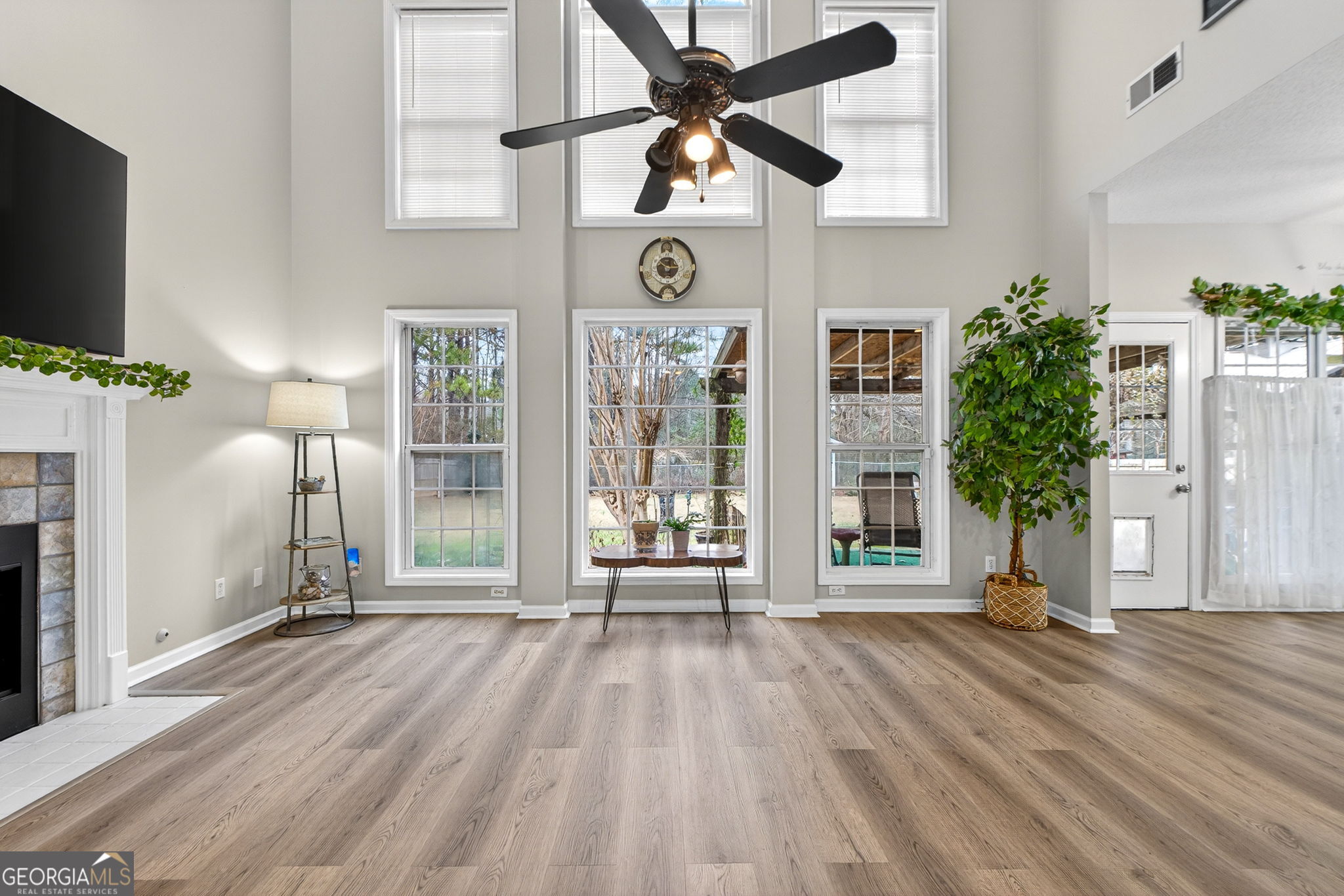 230 Gaelic Way Tyrone, GA 30290 - Photo 23 of 51 Living Room