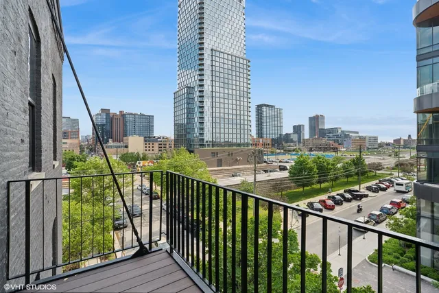 $2,300,000 | 401 North Aberdeen Street, Unit 4S, Chicago, IL 60642