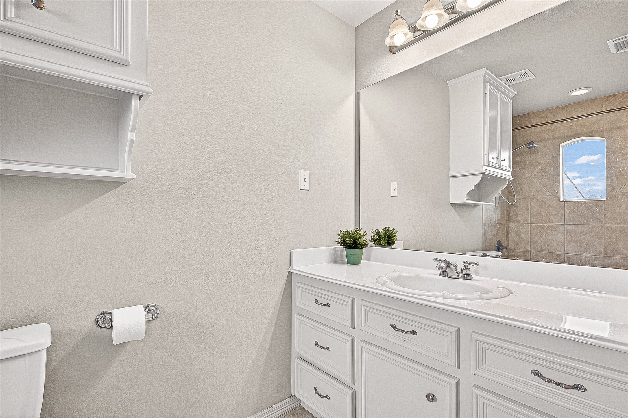 25626 Windy Isle Court Spring, TX 77389 - Photo 28 of 45 The door leads to this full bathroom.