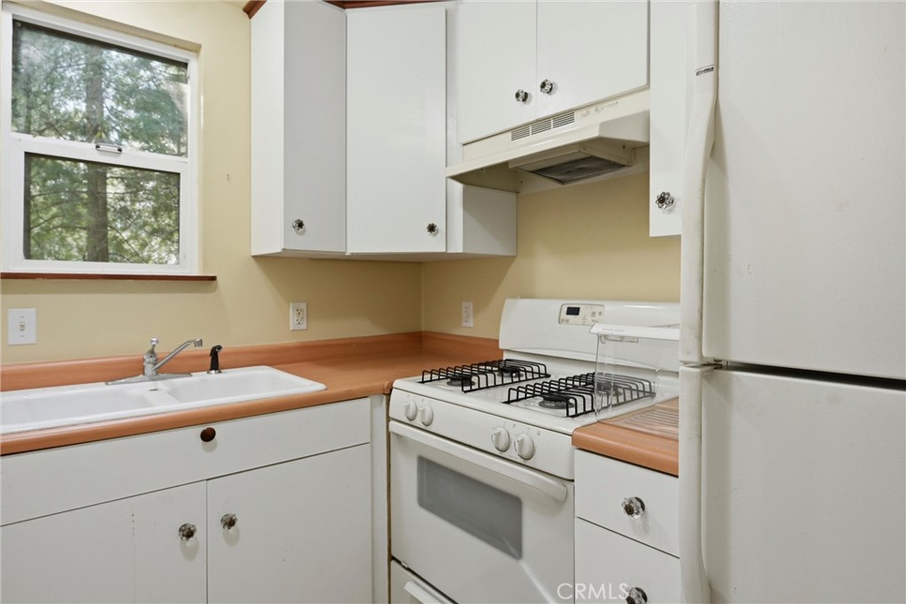 10313 Brookside Drive Middletown, CA 95461 - Photo 11 of 20 a kitchen with granite countertop a sink cabinets and window