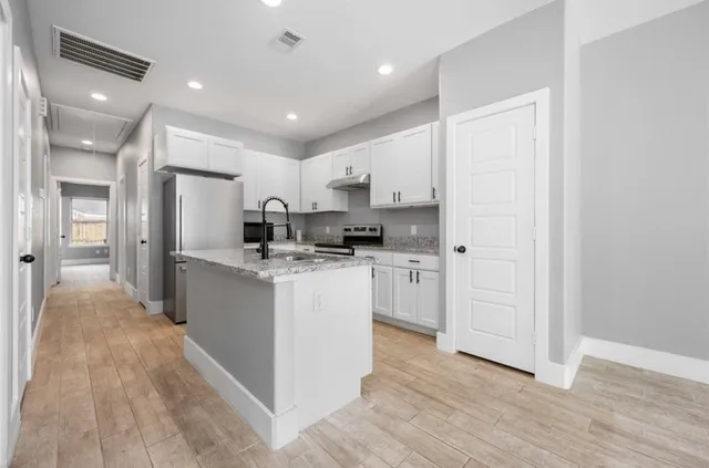 $1,750 | 5037 Van Fleet Street, Houston, TX 77033