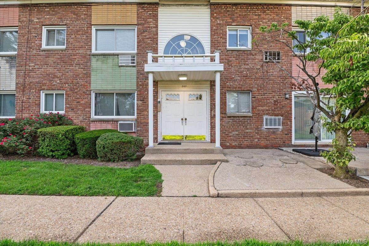 267 North Newbridge Road, Unit 2D Levittown, NY 11756 - Photo 2 of 22 Entrance to Building
