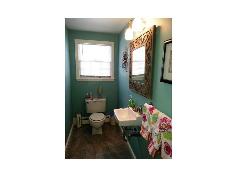 5 Hallmark Road Cumberland, ME 04110 - Photo 9 of 15 Bathroom.