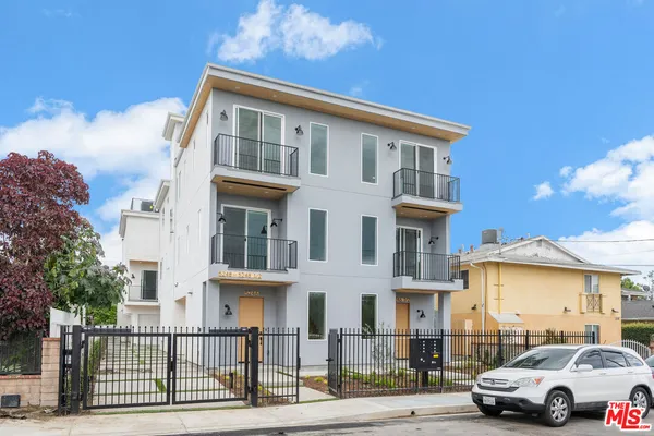 $2,300 | 5248 Auckland Avenue, Unit 1/2, North Hollywood, CA 91601