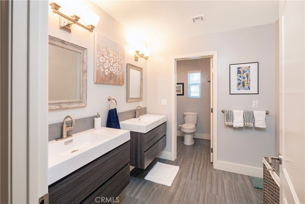 1310 Coronet Drive Riverside, CA 92506 - Photo 33 of 59 2nd. floor hallway bath