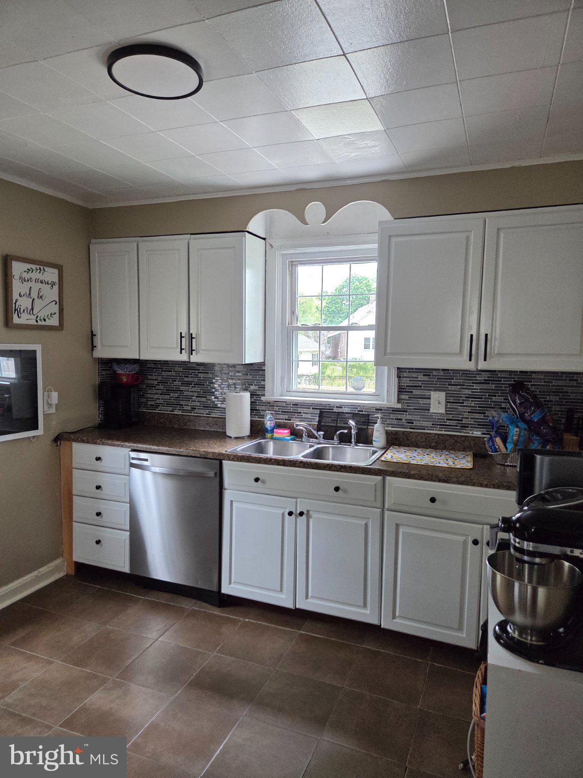 174 Chestnut Street Salem, NJ 08079 - Photo 3 of 12 Bright and inviting kitchen space.