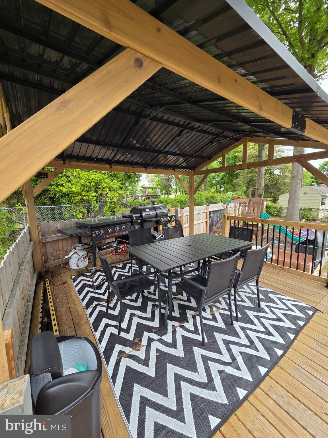 174 Chestnut Street Salem, NJ 08079 - Photo 9 of 12 Charming outdoor dining oasis.