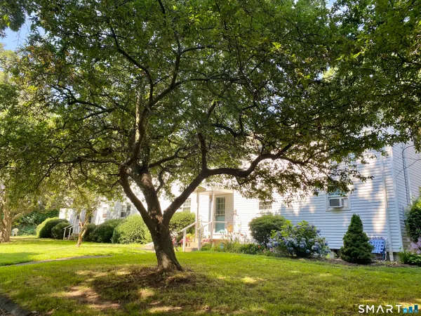 $1,950 | 24 College Street, Unit 6, Clinton, CT 06413