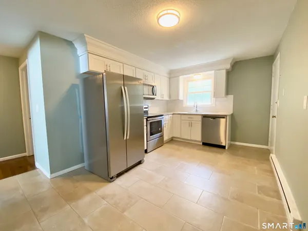 $1,950 | 24 College Street, Unit 6, Clinton, CT 06413