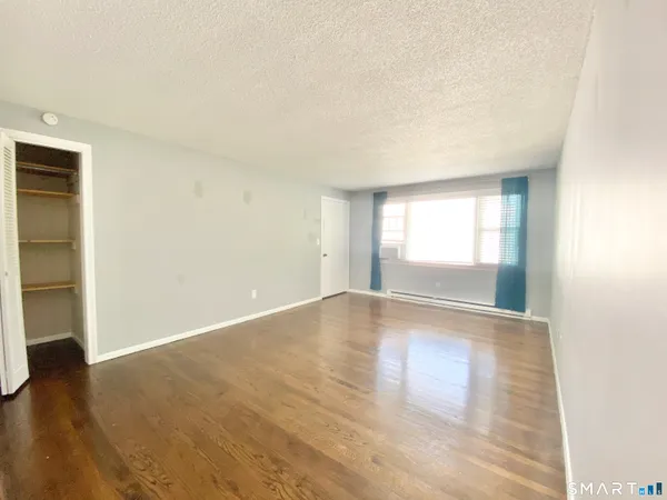 $1,950 | 24 College Street, Unit 6, Clinton, CT 06413