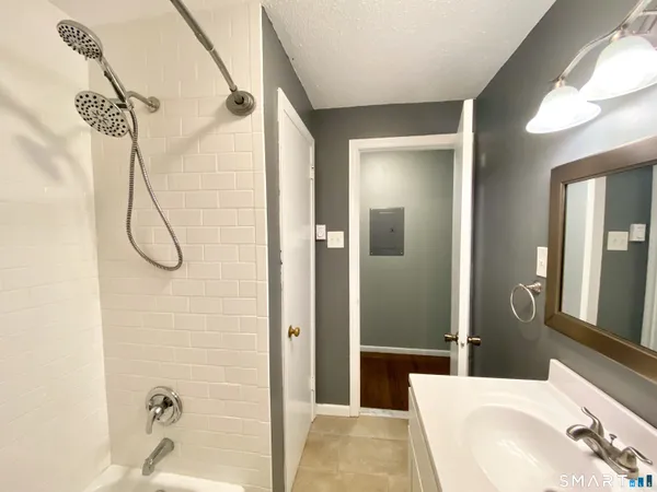 $1,950 | 24 College Street, Unit 6, Clinton, CT 06413