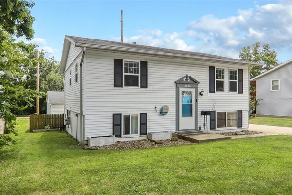 $174,900 | 1616 Indiana Street, Bloomington, IL 61701