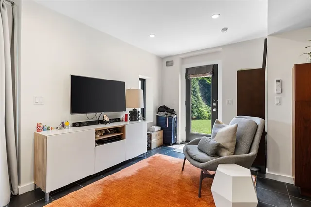 $2,400 | 62 Grampian Way, Unit STUDIO, Boston, MA 02125