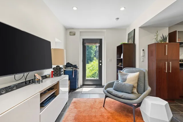$2,400 | 62 Grampian Way, Unit STUDIO, Boston, MA 02125