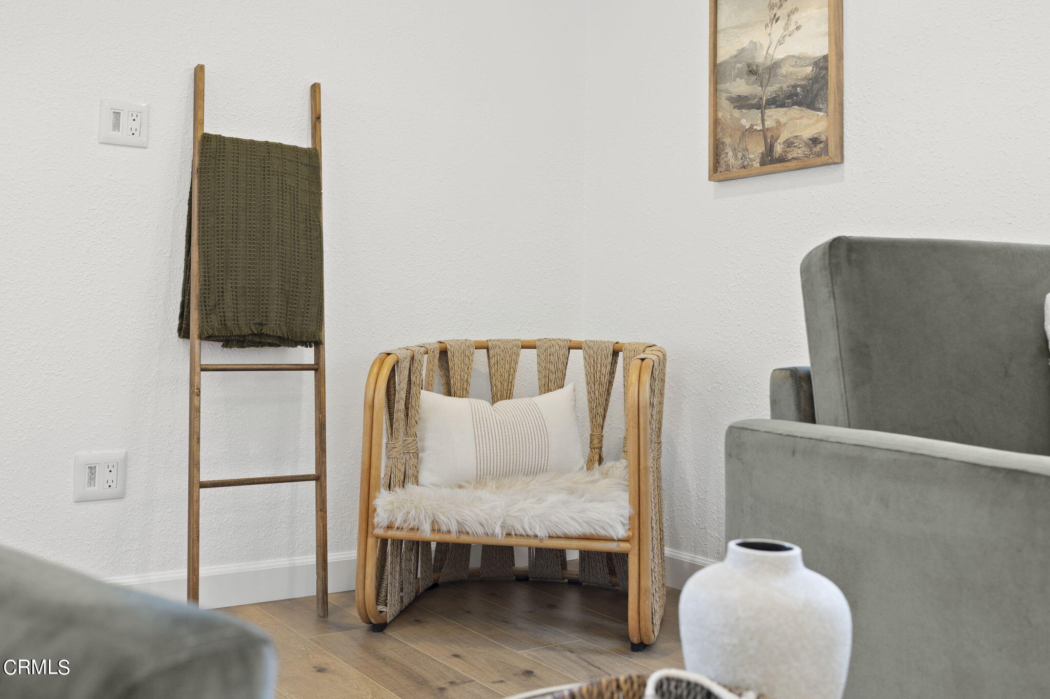 370 Prospect Street Oak View, CA 93022 - Photo 19 of 46 a living room with furniture