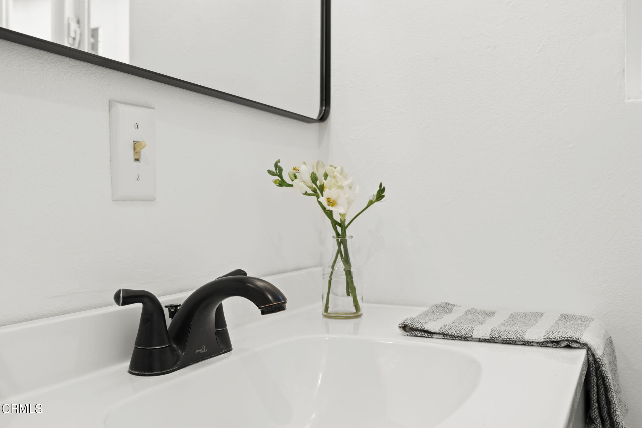 370 Prospect Street Oak View, CA 93022 - Photo 25 of 46 a bathroom with a sink
