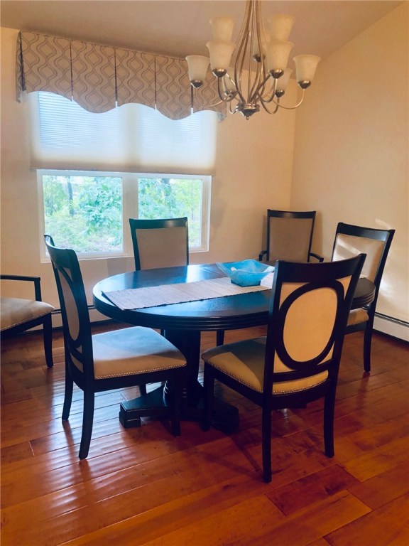 101 Sundale Road Cranston, RI 02921 - Photo 7 of 24 A good size dining area is able to accommodate larger furniture.