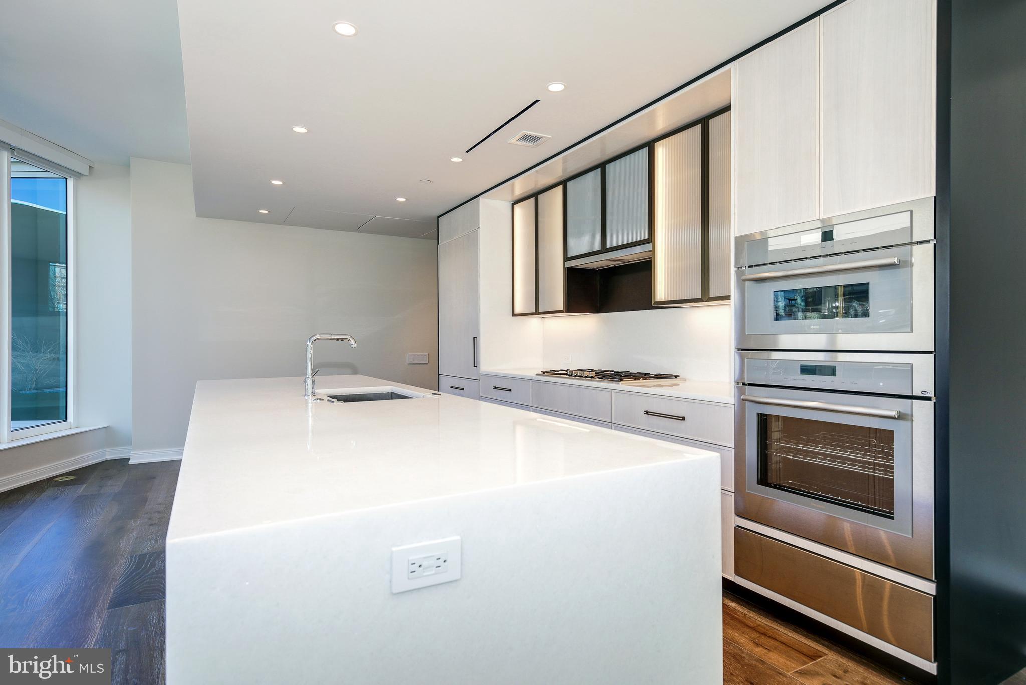 601 Wharf Street Southwest, Unit 213 Washington, DC 20024 - Photo 5 of 16 Gourmet Kitchen