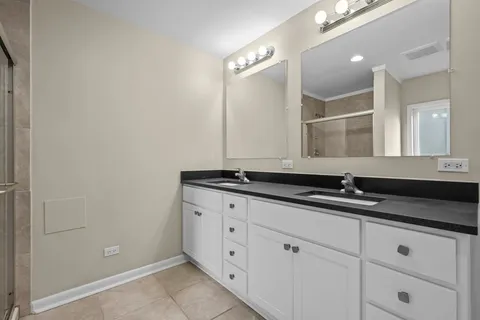 $575,000 | 949 Ridgewood Drive, Highland Park, IL 60035
