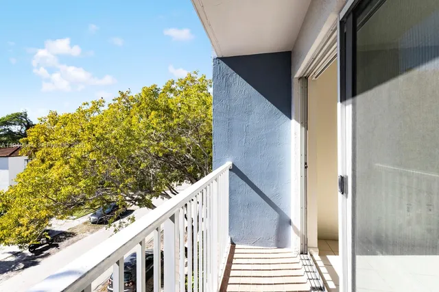 $2,000 | 2660 Southwest 37th Avenue, Unit 314, Miami, FL 33133