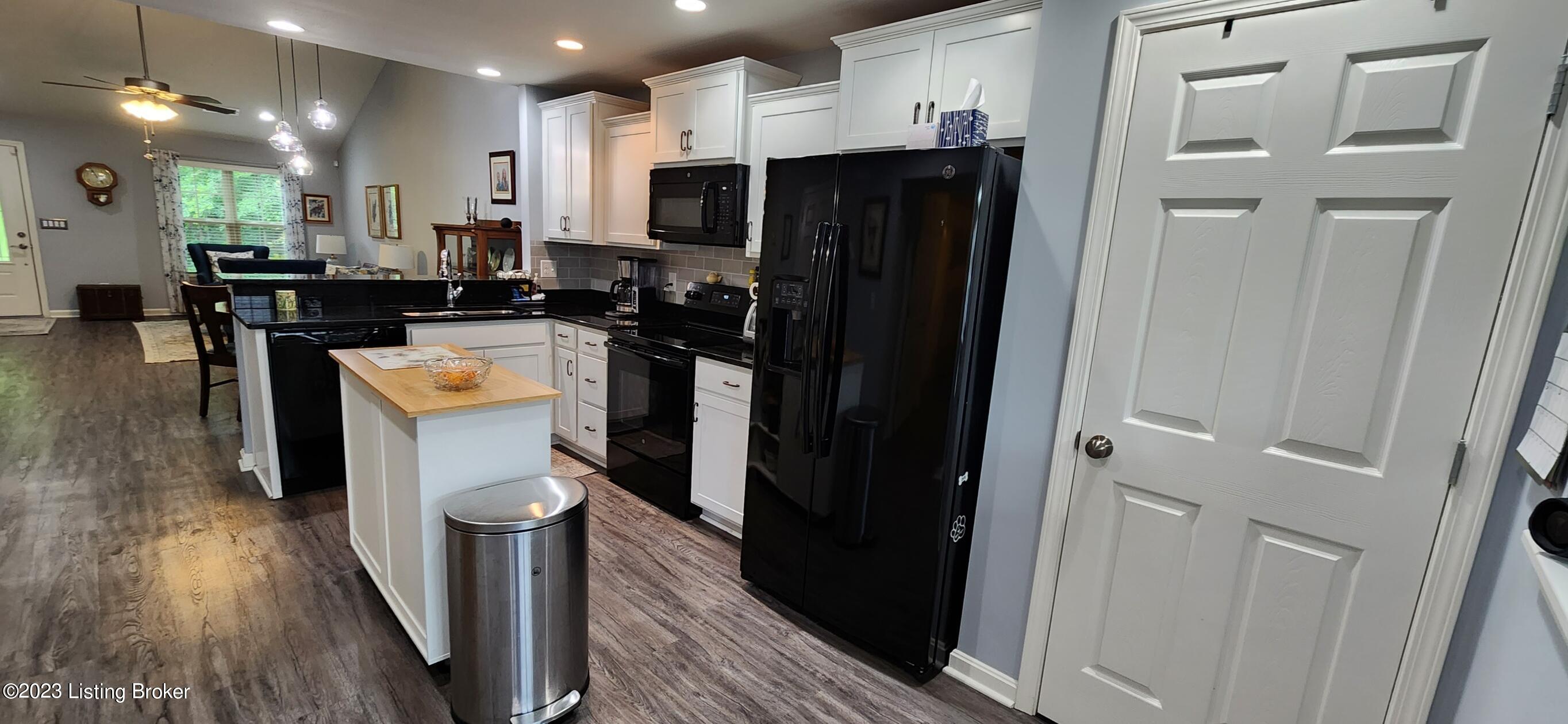 6534 Renate Road Louisville, KY 40291 - Photo 8 of 24 KITCHEN