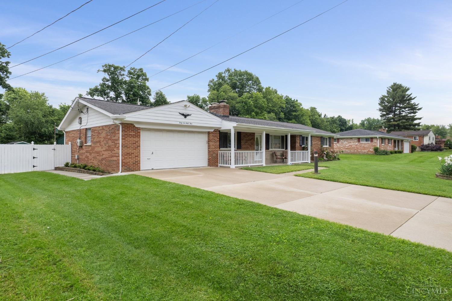 4644 Aston Road Cincinnati, OH 45244 - Photo 2 of 33