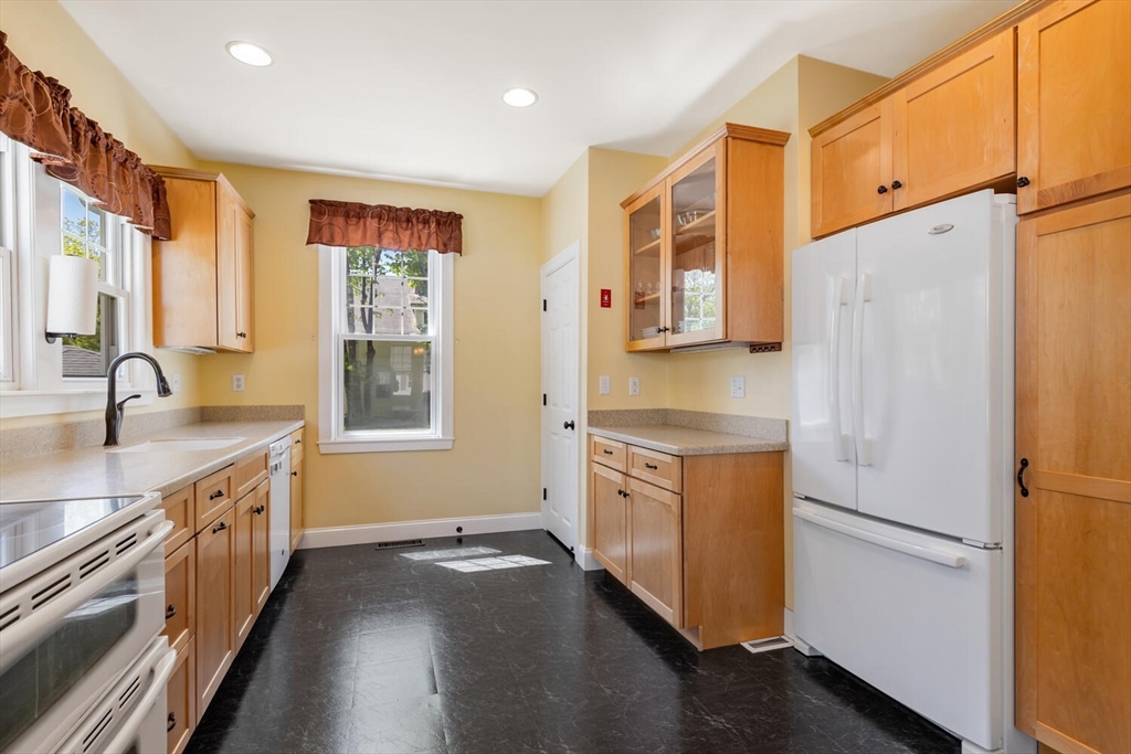 38 Spring Street Mansfield, MA 02048 - Photo 11 of 36 Gallery Image 11
