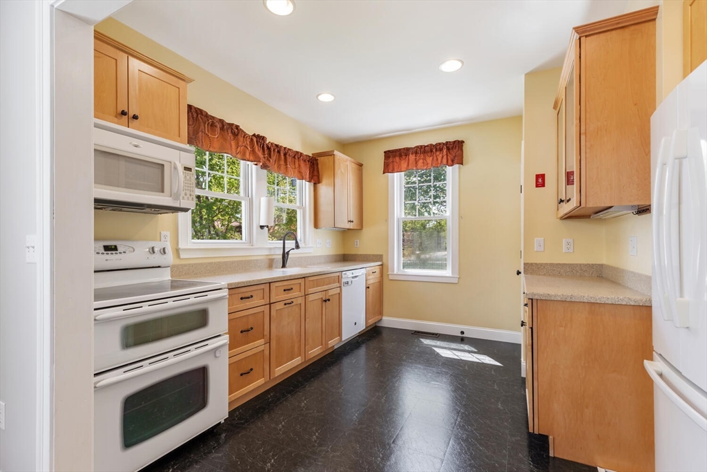 38 Spring Street Mansfield, MA 02048 - Photo 12 of 36 Gallery Image 12