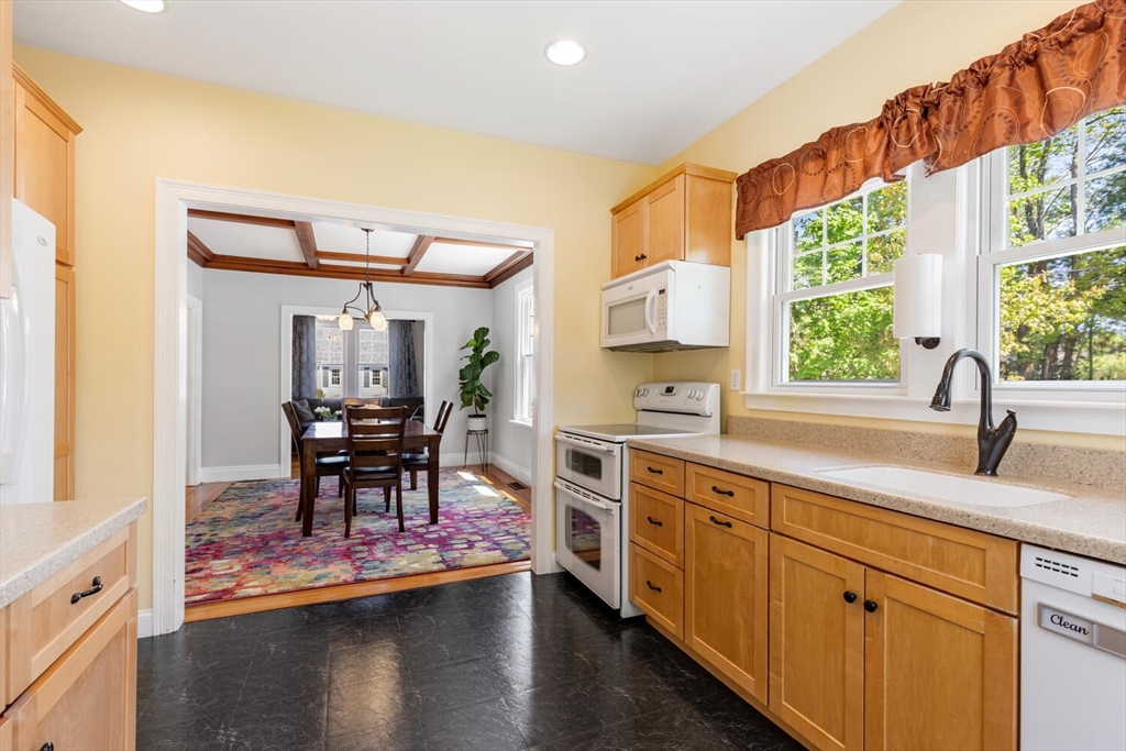 38 Spring Street Mansfield, MA 02048 - Photo 13 of 36 Gallery Image 13