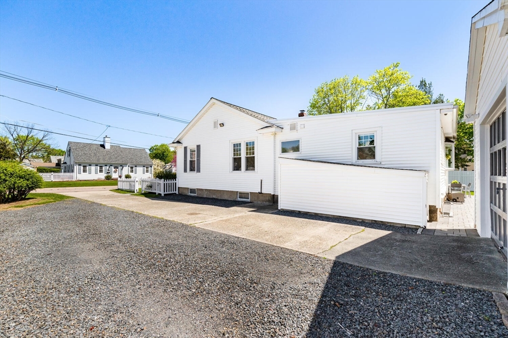 38 Spring Street Mansfield, MA 02048 - Photo 4 of 36 Gallery Image 4