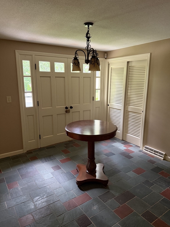 29 West Colonial Road Wilbraham, MA 01095 - Photo 3 of 33 Gallery Image 3