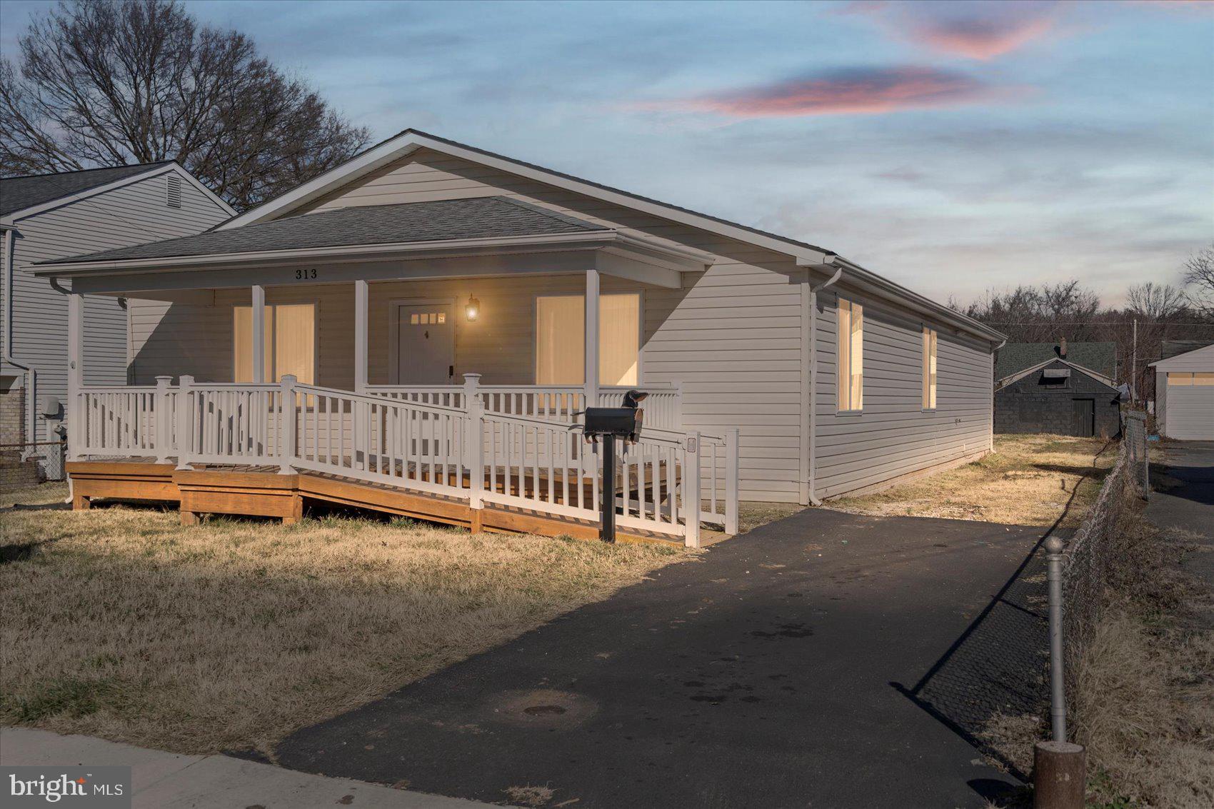 a view of a house with backyard and deck