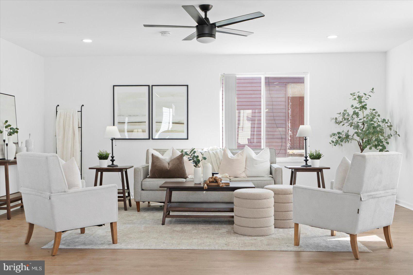 313 Homberg Avenue Baltimore, MD 21221 - Photo 19 of 47 a living room with furniture and a potted plant