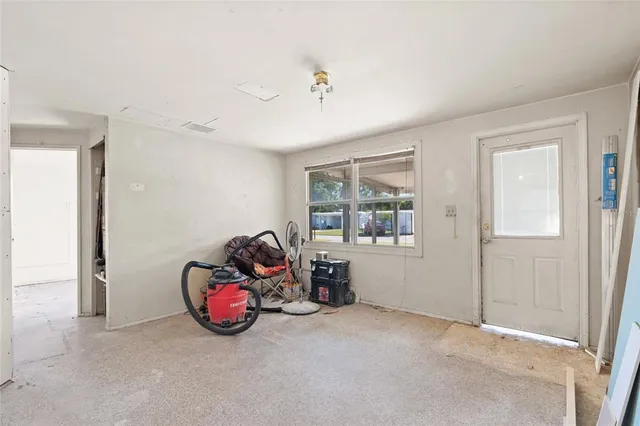 a view of empty room with window