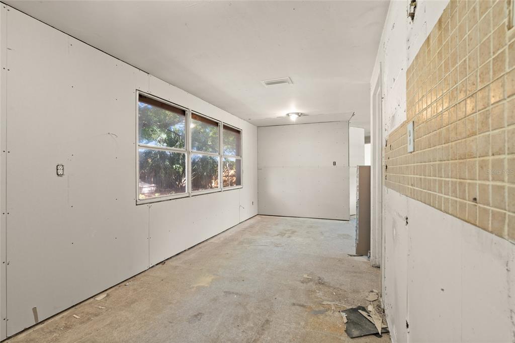 11982 106th Street Largo, FL 33778 - Photo 14 of 29 a view of empty room with window