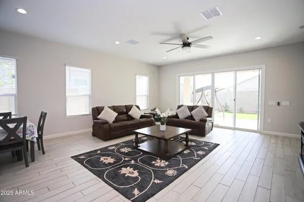 $2,900 | 10549 West Albert Lane, Peoria, AZ 85382